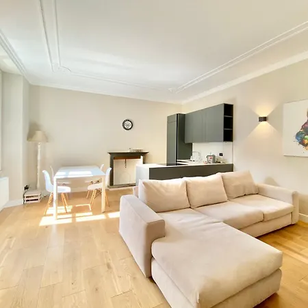 Apartment Vincent's Artwork Como