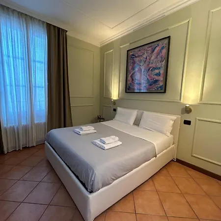 Vincent's Artwork Apartment *